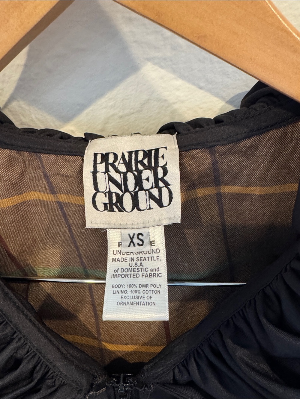 Prairie Underground Black Hooded zip up Coat with Ruching - Picture 2 of 5